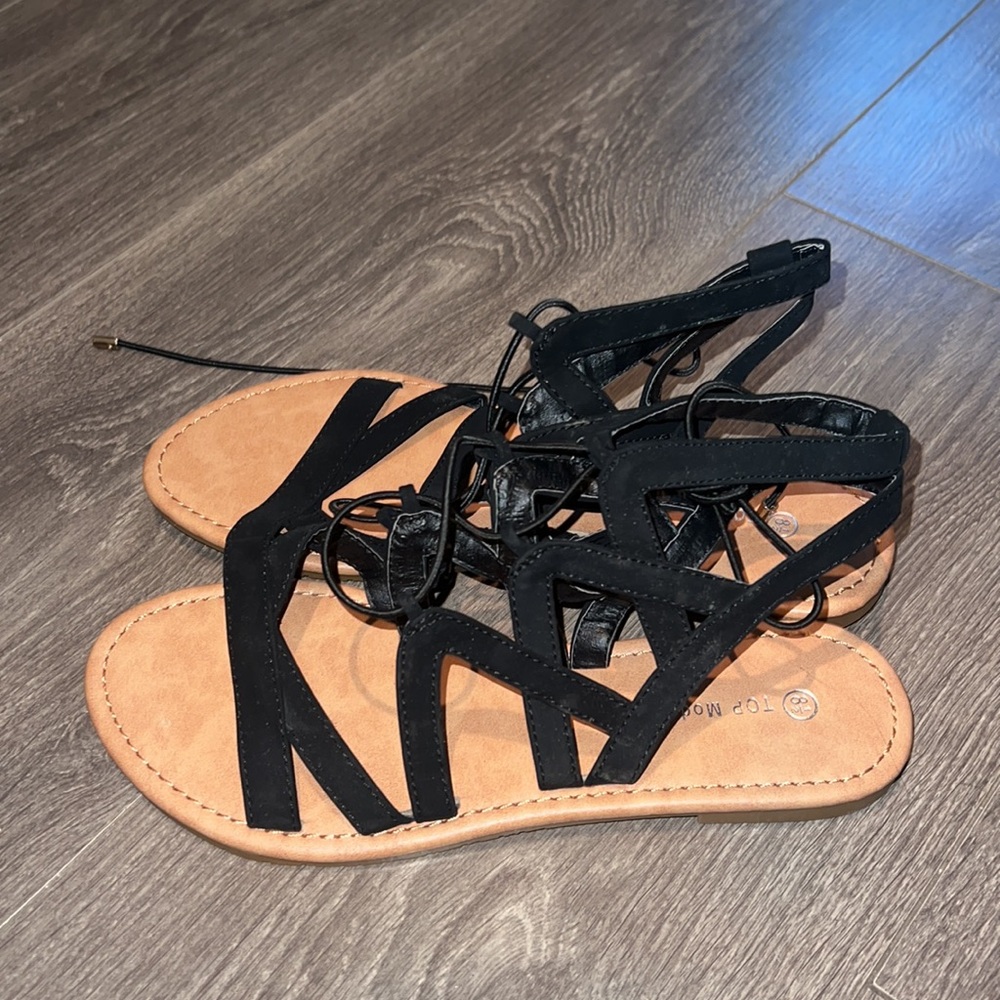 Top moda black and brown strappy adjustable tie flat sandals size 8.5